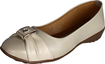 

Niremo Women Cream Sandals