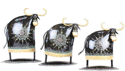 

Apkamart Handicraft Metal Cow Table Showpiece - Handcrafted Animal Showpiece Figurine for Home Decoration and Gifts Decorative Showpiece - 29 cm(Iron, Multicolor)