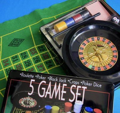 

Funcart 5 in 1 Casino Game Set Board Game