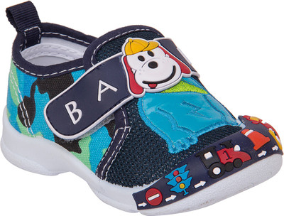 

77 seventy seven Boys & Girls Velcro Walking Shoes(Multicolor, Blue