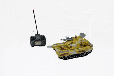 

Taaza Garam Taaza Garam Kids Imported High Quality RC War Remote Control Tank Green- Gift Toy(Brown)