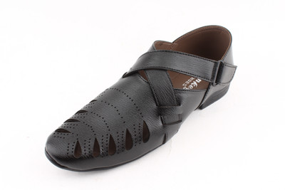 

Bunkeys Men Black Sandals
