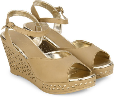 

FootIn Women Beige Wedges