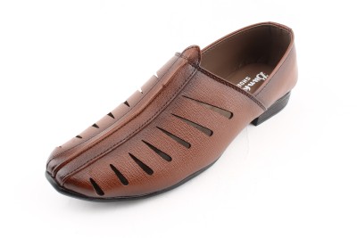 

Bunkeys Men Brown Sandals