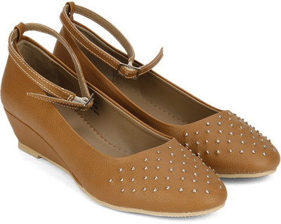 

FootIn Women Brown Wedges
