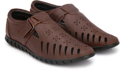 

Fentacia Men Brown Sandals