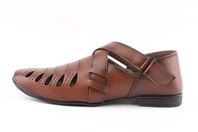 

Bunkeys Men Brown Sandals