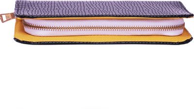 

Aatoot Casual Black Clutch