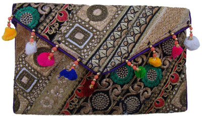 

The Living Craft Casual Multicolor Clutch