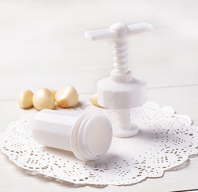 

Shopizone Garlic Press(White)