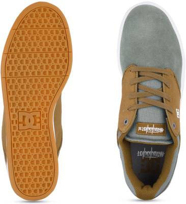 DC Sneakers