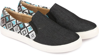 

Addons Addons Black Colored Loafers Loafers For Women(Black