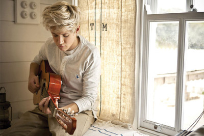 RadhaKripa niall horan with guitar Poster Paper Print(18 inch X 12 inch, Rolled)