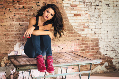 

RadhaKripa selena gomez Poster Paper Print(18 inch X 12 inch, Rolled)