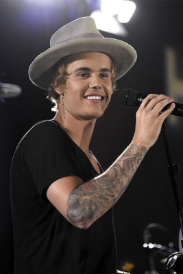 

RadhaKripa justin bieber poster 1 Paper Print(18 inch X 12 inch, Rolled)