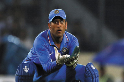 

RadhaKripa dhoni catch Poster Paper Print(18 inch X 12 inch, Rolled)