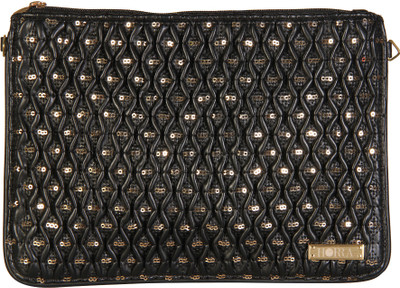 

Horra Casual Black Clutch