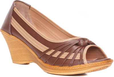 

Dolphin Miles Women Brown Wedges