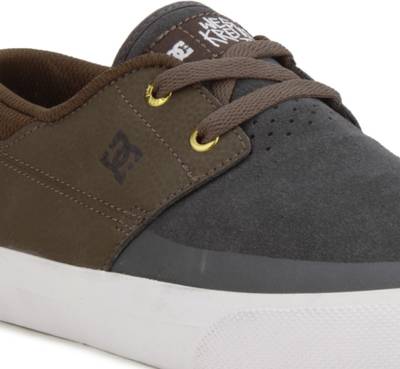 DC Sneakers