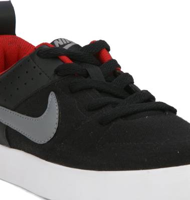Nike LITEFORCE III Sneakers