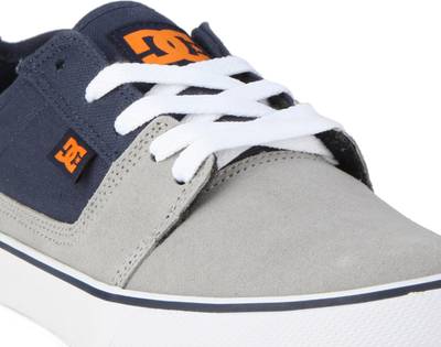 DC Sneakers