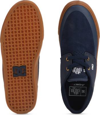 DC Sneakers