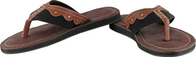 

tZaro Men Maroon/Black Sandals