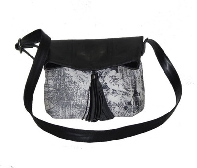 

Giant Roots Shoulder Bag(Black, White)