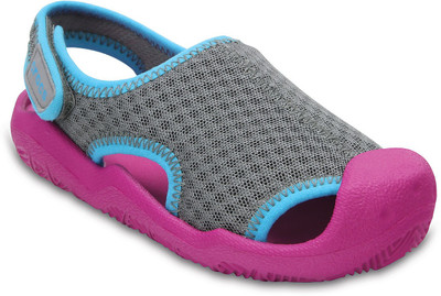 

Crocs Boys Slip-on Sports Sandals(Multicolor, Black
