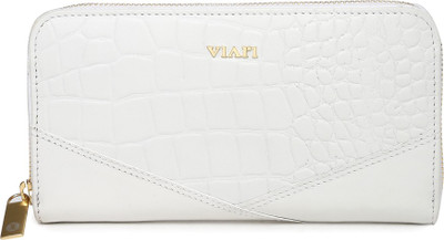 

Viari Casual White Clutch