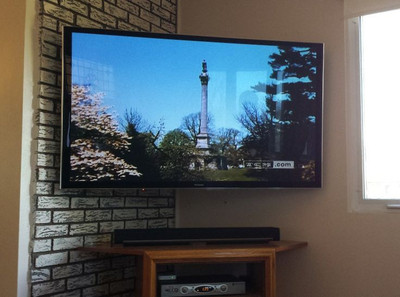 Gadget Wagon 14 to 42 Inches Corner 15 degress Tilting 180 deg swivel for LCD ,LED Plasma Full Motion TV Mount