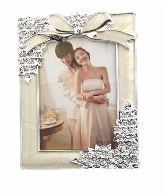 

Treasure Trove Metal Photo Frame(White, 1 Photos)