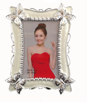 

Treasure Trove Metal Photo Frame(White, 1 Photos)