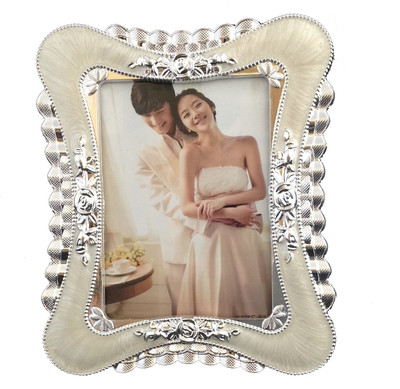 

Treasure Trove Metal Photo Frame(White, 1 Photos)