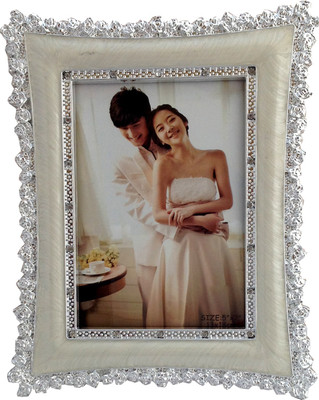 

Treasure Trove Metal Photo Frame(White, 1 Photos)