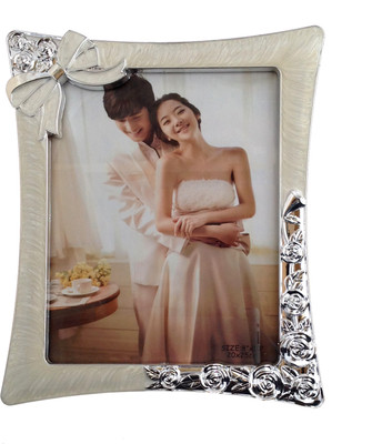 

Treasure Trove Metal Photo Frame(White, 1 Photos)