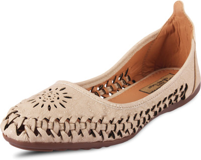 

Anand Archies Bellies For Women(Tan, Cream