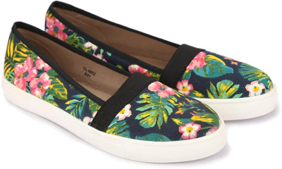 

Miss CL By Carlton London CLL-3609 Casual Shoes For Women(Multicolor, Red