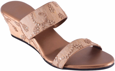 

Praags Women Beige Wedges