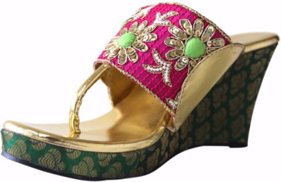 

Praags Women Pink Wedges