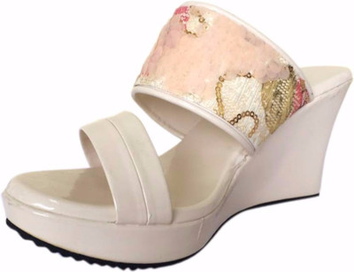 

Praags Women White Wedges