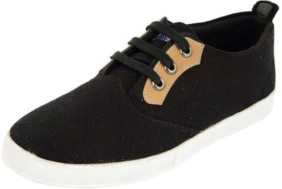

Footgear Canvas Shoes For Men(Black