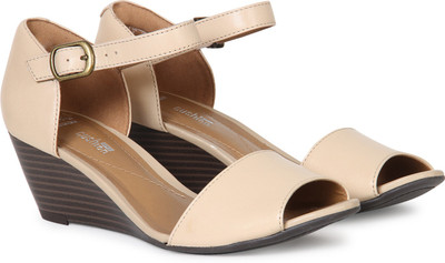 

Clarks Women Nude Leather Wedges