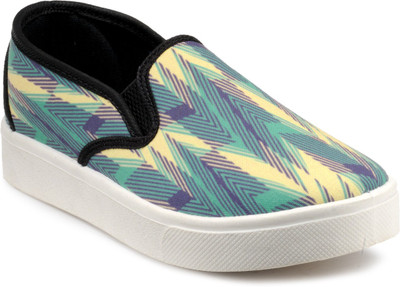 

Nell Casuals For Women(Green