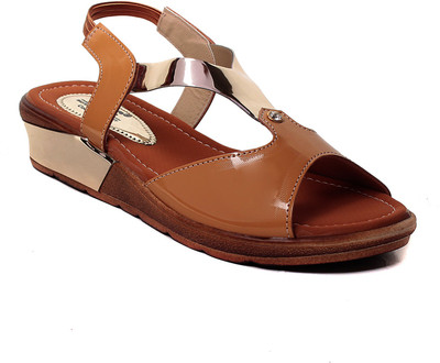 

MSC Women Beige Heels