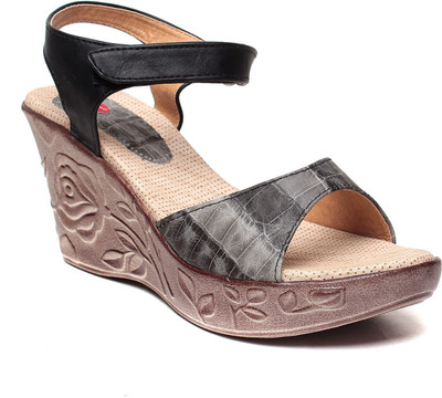 

MSC Women Black Wedges