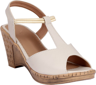 

Lily Women Beige Wedges