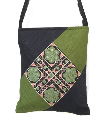 

Minky's Decor Men & Women Casual Black, Green Polyester, Silk Sling Bag
