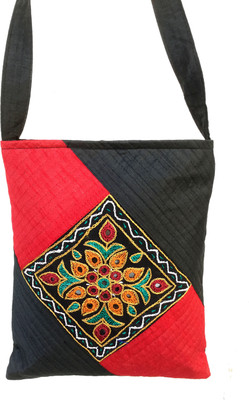 

Minky's Decor Men & Women Casual Black, Maroon Polyester, Silk Sling Bag