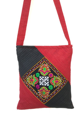 

Minky's Decor Men & Women Casual Maroon, Black Polyester, Silk Sling Bag, Black;maroon